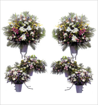 特定⾮営利活動法⼈ ふくおか県⺠葬祭の生花スタンド1